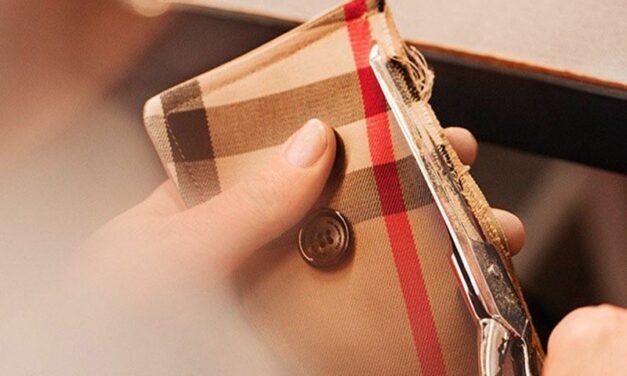 Burberry fait équipe avec Farfetch pour renforcer sa distribution à l’international