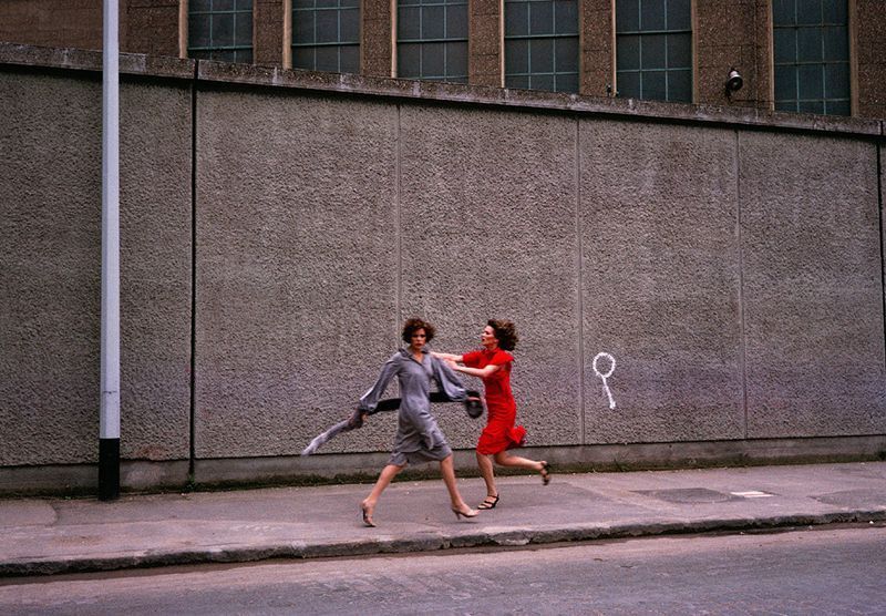 Les clichés de Guy Bourdin présentés à la Maison Chloé