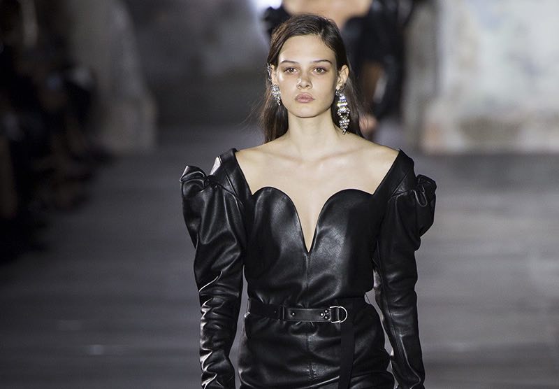 Saint Laurent lance un programme d’apprentissage de la Haute Couture