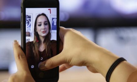 Rimmel utilise Facebook Stories pour faire essayer ses produits en réalité augmentée