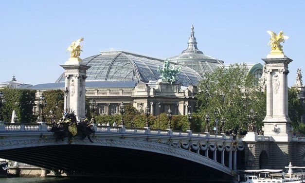 Le Grand Palais ferme ses portes et laisse place à une structure éphémère sur le Champ-de-Mars