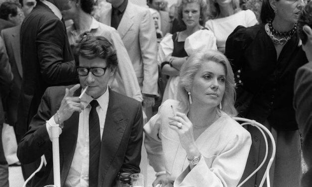 L’actrice Catherine Deneuve vend son vestiaire Yves Saint Laurent