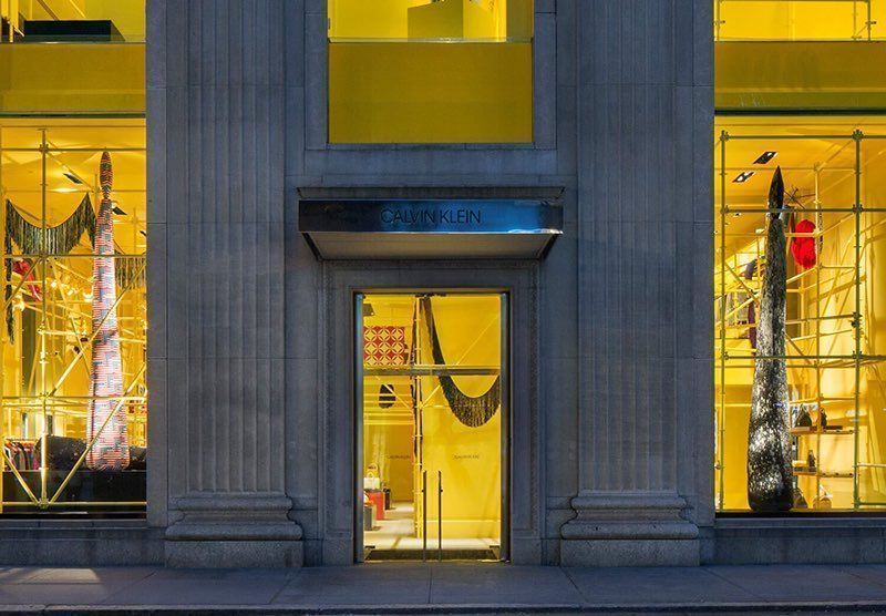 Après le départ de Raf Simons, Calvin Klein prend un nouveau tournant stratégique