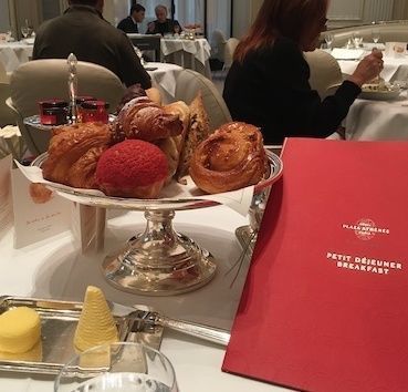 petit_dejeuner_plaza_athenee