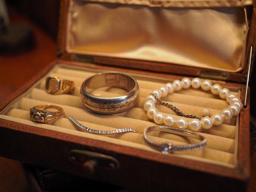 bijoux_de_secpnde_main