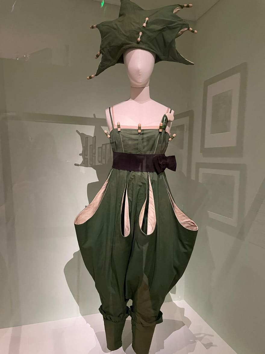 Robe parapluie Worth exposition